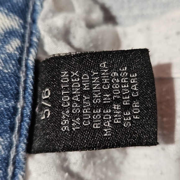 Twenty One Black | Destroyed Curvy Midrise Skinny Jeans - Picture 8 of 10